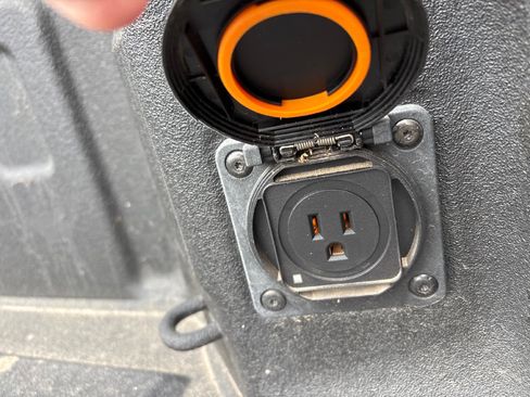 Used 2023 GMC Sierra 2500 SLT w/ SLT Preferred Package image 7