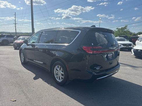 Used 2025 Chrysler Pacifica Select FWD image 5