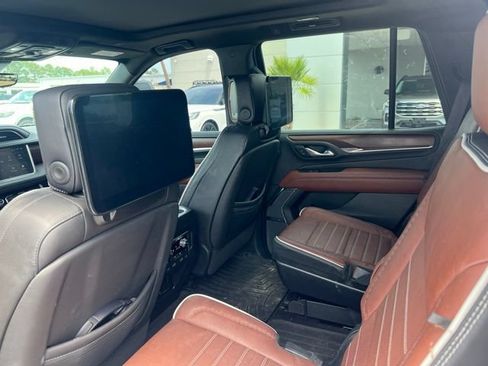 Used 2023 GMC Yukon Denali Ultimate AWD/4WD image 15