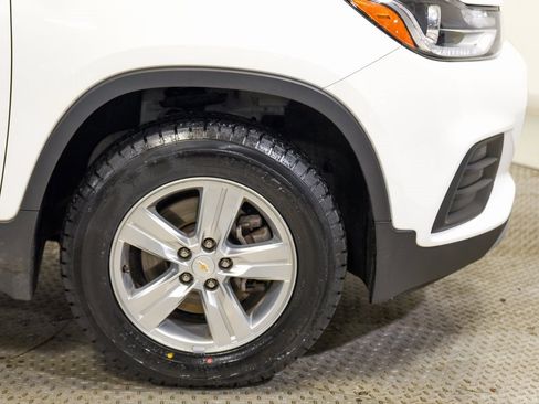 Used 2022 Chevrolet Trax LT w/ LT Convenience Package image 13