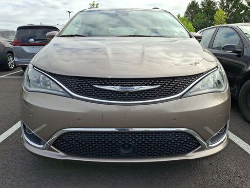 Used 2017 Chrysler Pacifica Touring-L Plus w/ Advanced Safetytec Group FWD image 2
