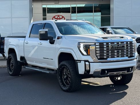 Used 2024 GMC Sierra 2500 Denali w/ Denali Reserve Package AWD/4WD image 2