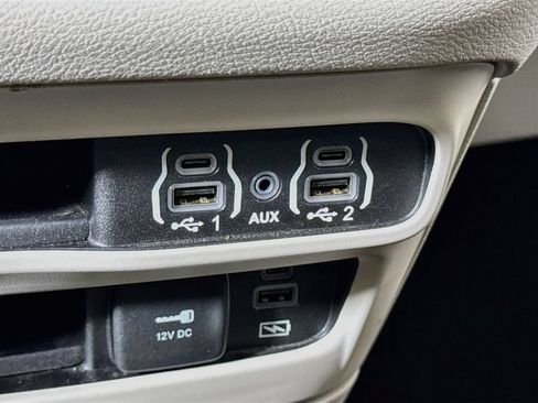 Used 2022 Chrysler Pacifica Touring-L FWD image 20