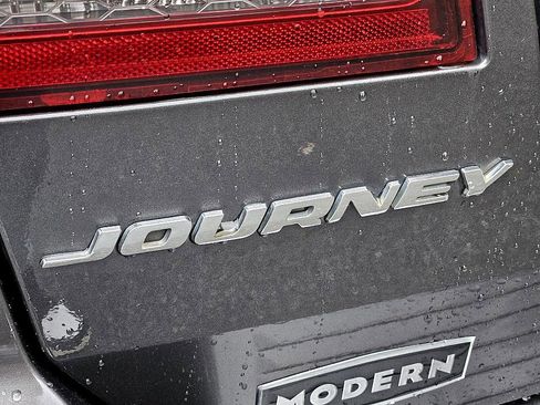 Used 2015 Dodge Journey Crossroad w/ Flexible Seating Group image 12