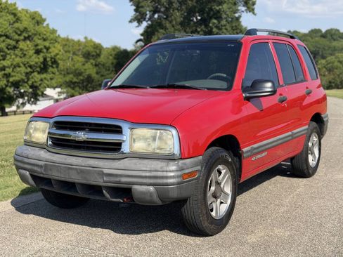 Used 2003 Chevrolet Tracker 2WD w/ Preferred Equipment Group image 2