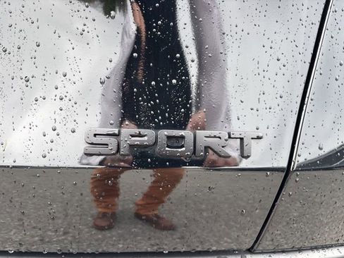 Used 2025 Honda HR-V Sport image 3