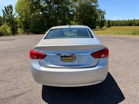 Used 2018 Chevrolet Impala LT w/ LT Convenience Package FWD image 4