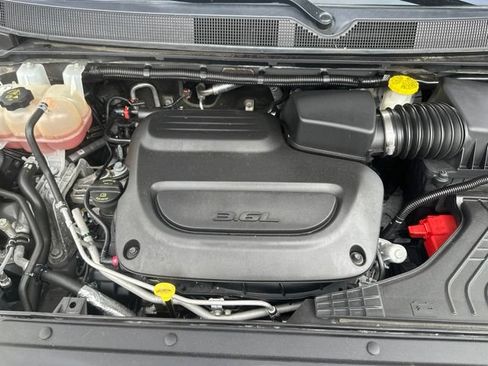 Used 2023 Chrysler Pacifica Limited FWD image 36