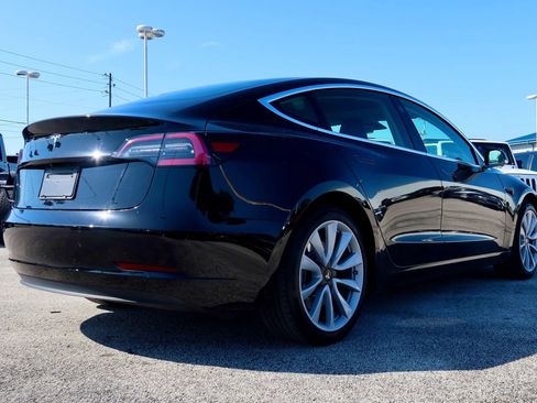 Used 2019 Tesla Model 3 Standard Range Plus RWD image 4