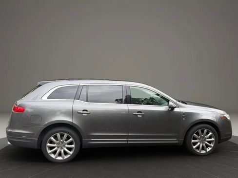 Used 2010 Lincoln MKT AWD image 8