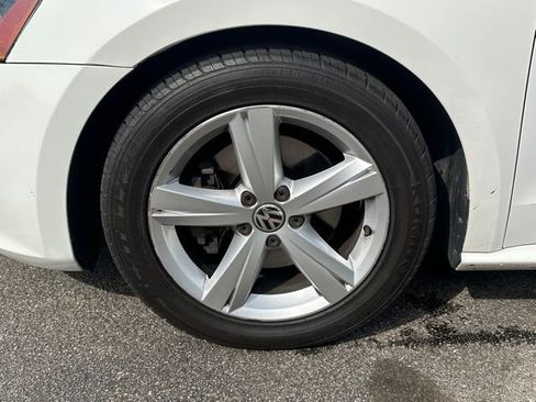 Used 2012 Volkswagen Passat 2.5 SE image 9