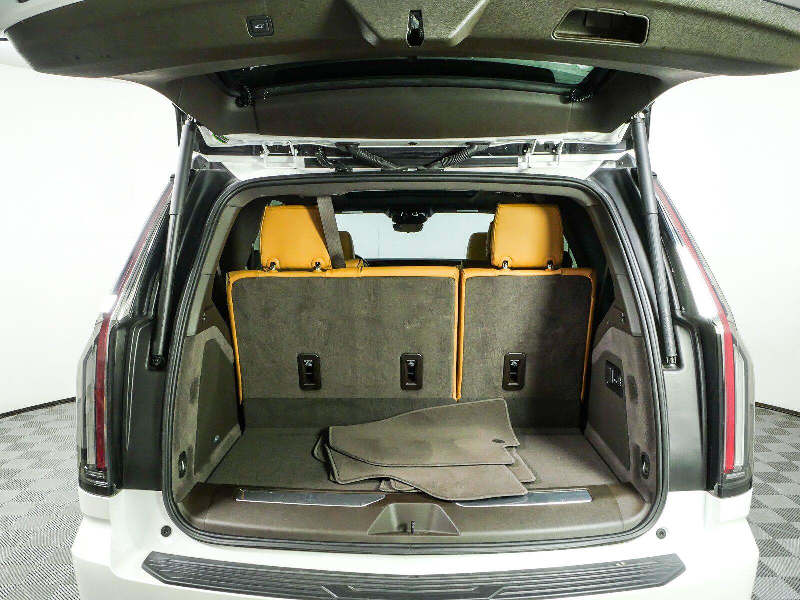 Used 2025 Cadillac Escalade Premium Luxury w/ LPO, Radiant Package RWD image 32