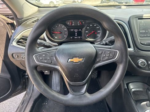 Used 2018 Chevrolet Malibu LS FWD image 10