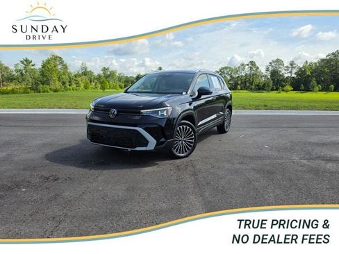 Used 2025 Volkswagen Taos SE FWD image 1