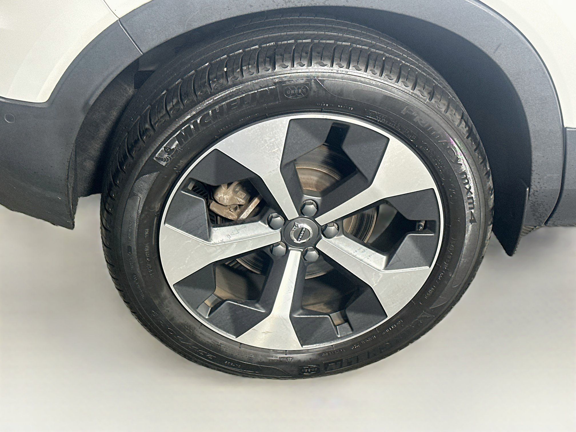Used 2023 Volvo XC40 B4 Ultimate FWD image 11