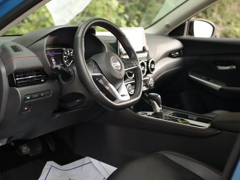 Used 2023 Nissan Sentra SR w/ SR Premium Package FWD image 9