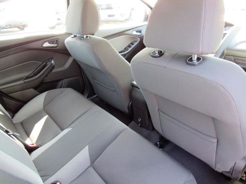 Used 2013 Ford Focus SE FWD image 32