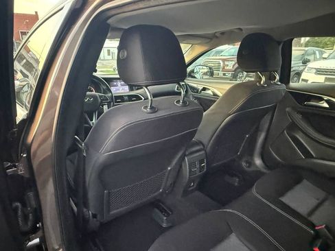 Used 2017 INFINITI QX30 FWD image 34