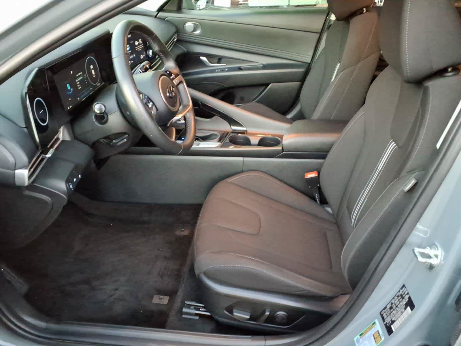 Used 2022 Hyundai Elantra SEL w/ Convenience + Premium Package FWD image 14
