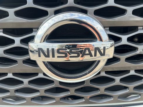 Used 2017 Nissan Titan SV image 27