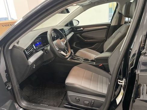 Certified 2025 Volkswagen Jetta SE image 7