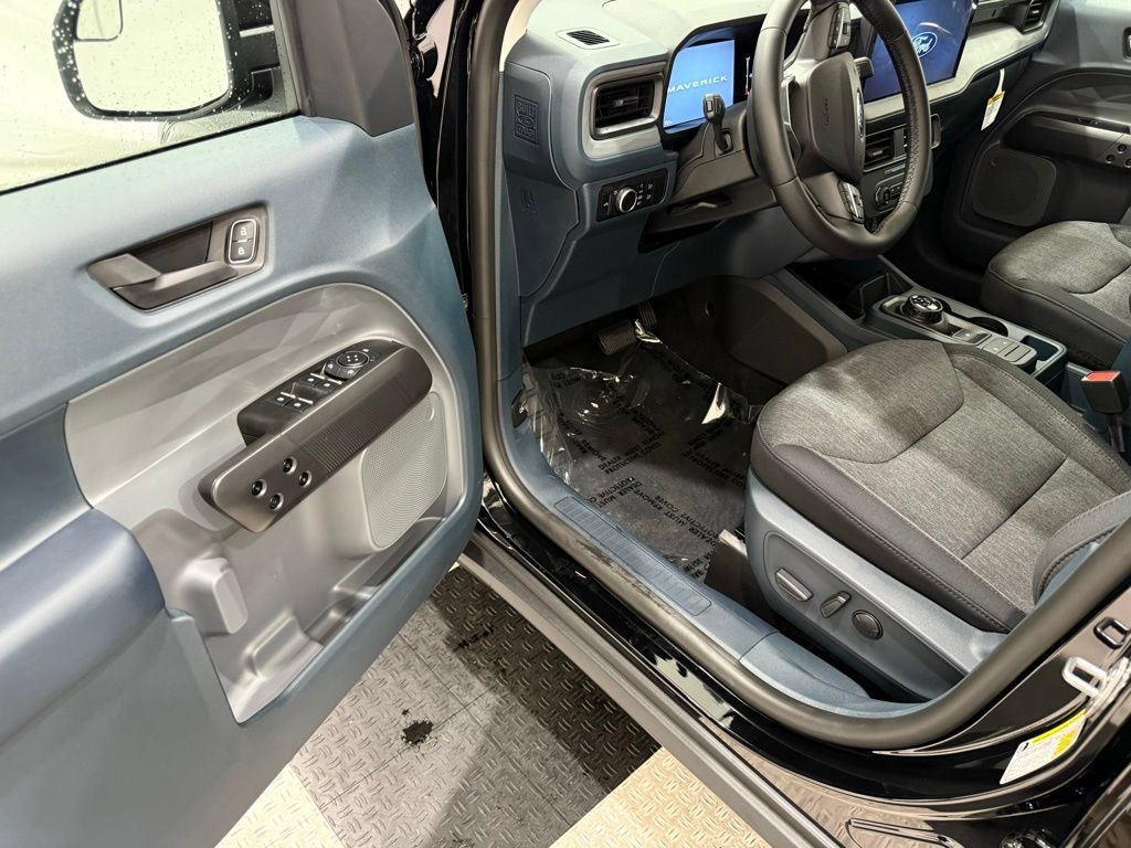 New 2025 Ford Maverick XLT w/ XLT Luxury Package AWD/4WD image 30