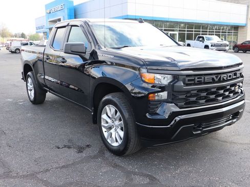 Used 2023 Chevrolet Silverado 1500 Custom image 2