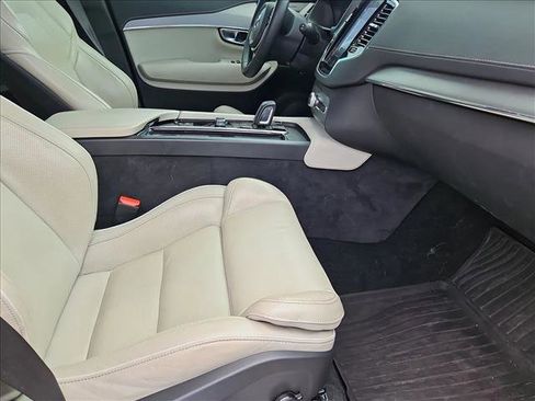 Used 2022 Volvo XC90 T8 R-Design w/ Advanced Package image 21