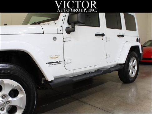 Used 2015 Jeep Wrangler Unlimited Sahara w/ Connectivity Group AWD/4WD image 6