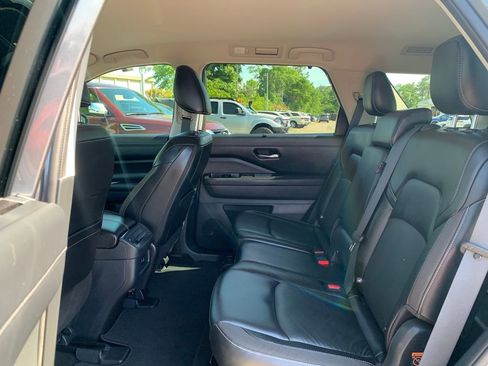 Used 2023 Nissan Pathfinder SL w/ Lighting Package (N92) FWD image 23