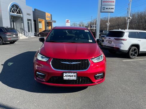 New 2026 Chrysler Pacifica Select AWD/4WD image 3