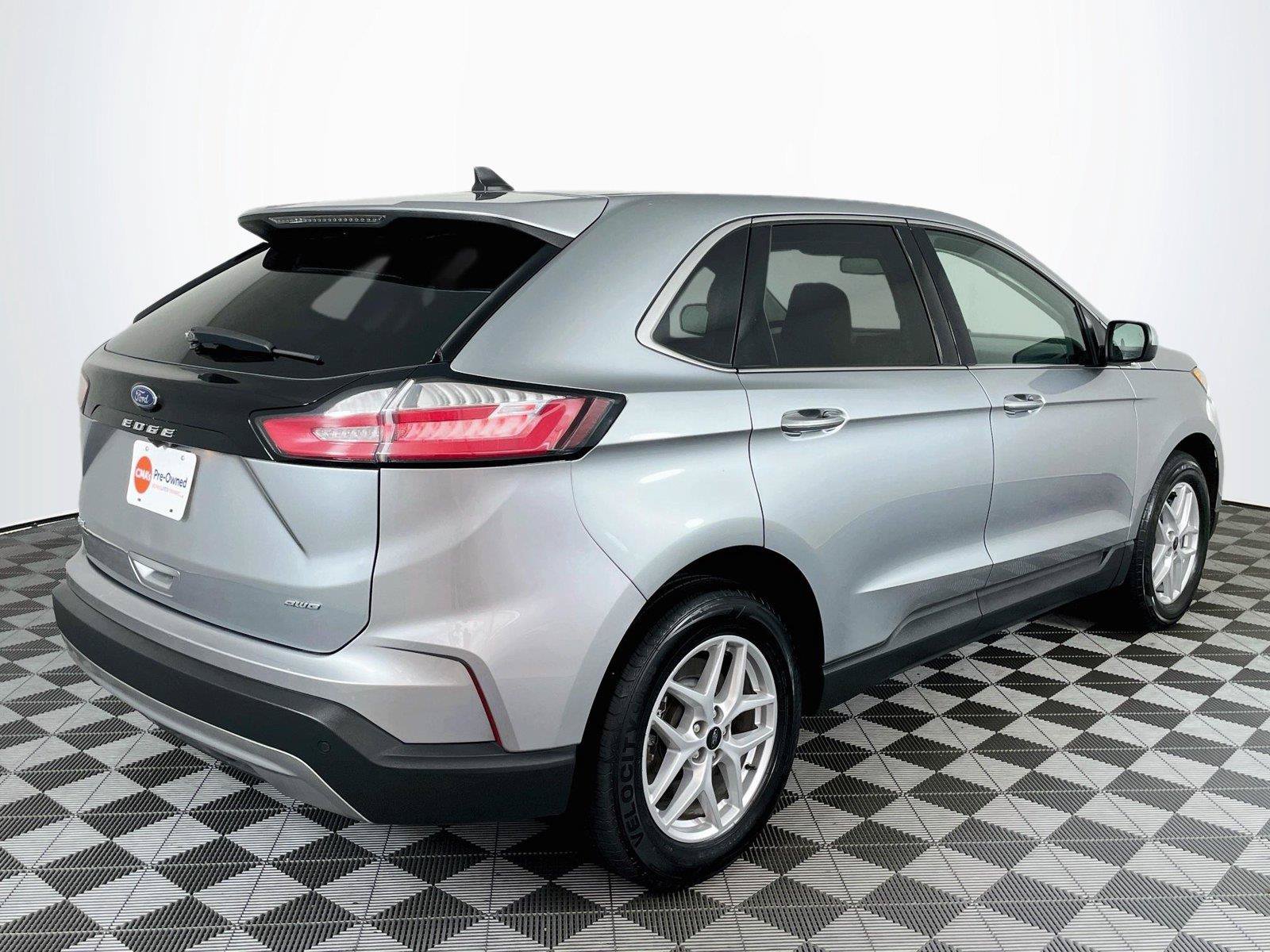 Used 2024 Ford Edge SEL AWD/4WD image 9