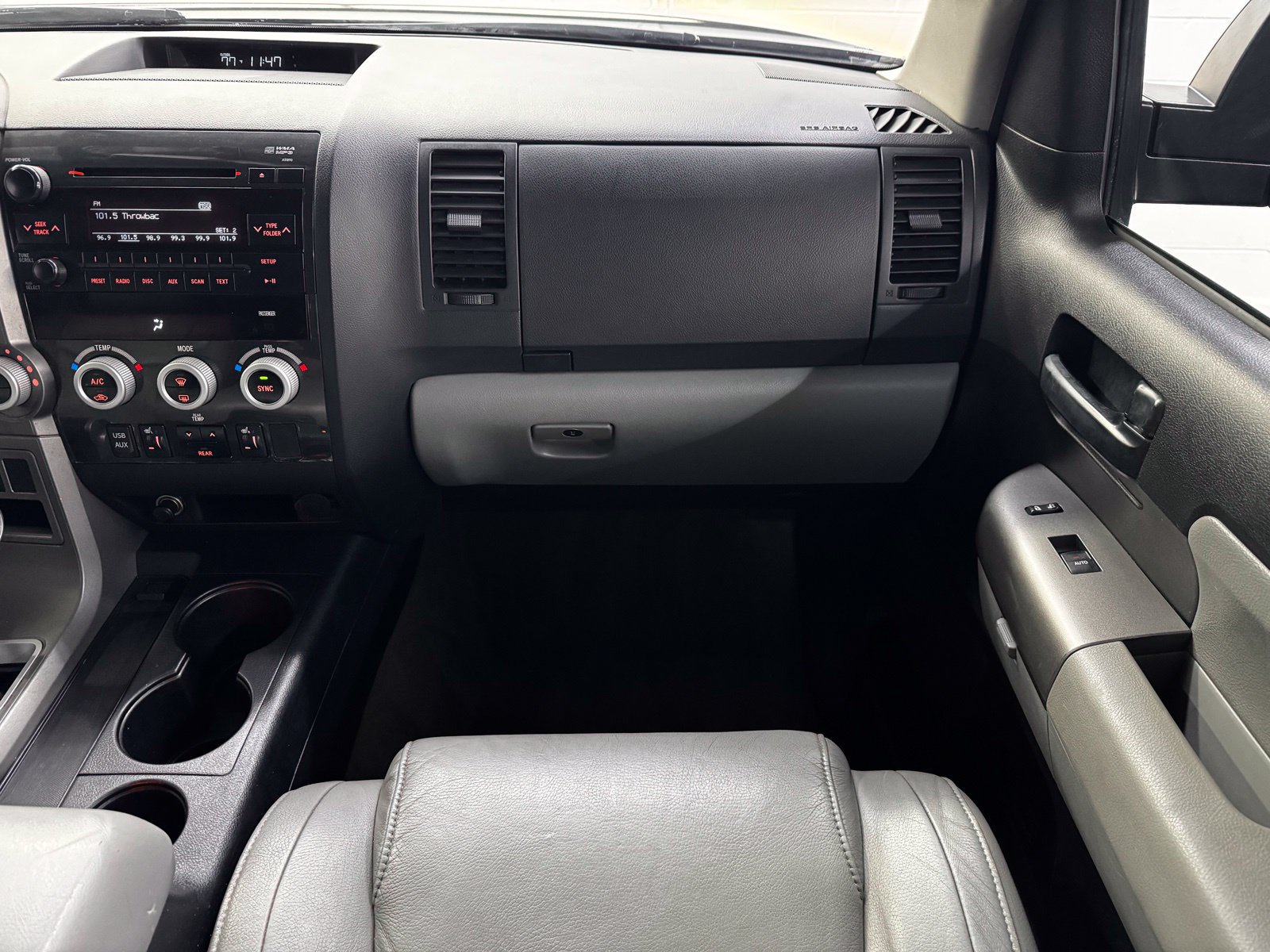 Used 2010 Toyota Sequoia SR5 AWD/4WD image 17