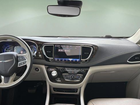 Used 2021 Chrysler Pacifica Limited w/ Uconnect Theater Family Group FWD image 7