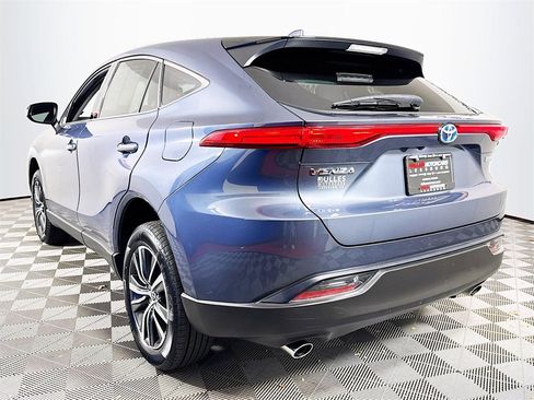 Used 2022 Toyota Venza LE image 5