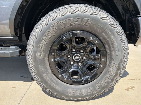 Used 2022 Ford Bronco Wildtrak image 11