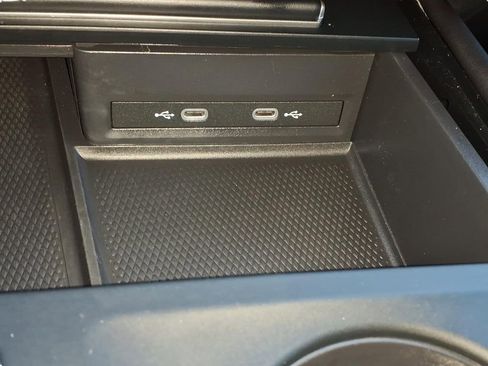 Used 2024 Volkswagen Atlas Cross Sport SE image 25