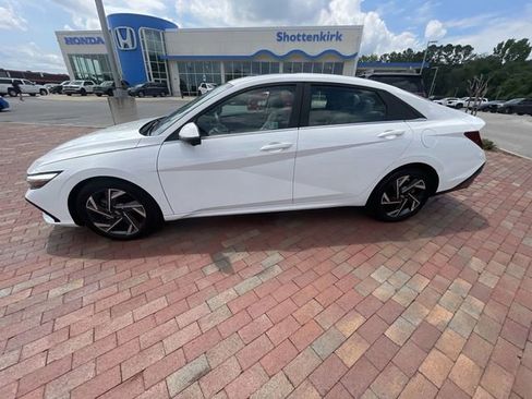 Used 2024 Hyundai Elantra Limited FWD image 31