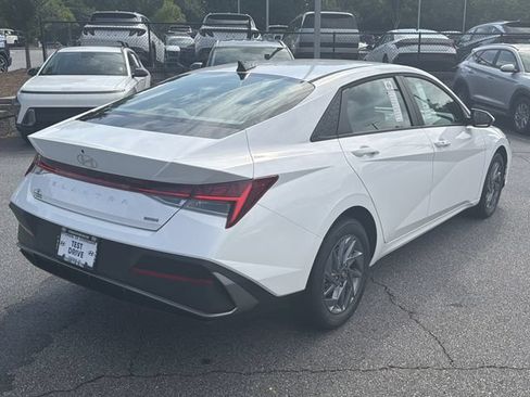 New 2026 Hyundai Elantra Hybrid FWD image 8