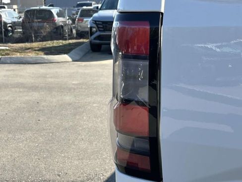 Used 2024 Nissan Frontier PRO-4X w/ Technology Package image 10