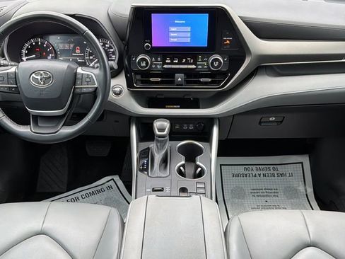 Used 2023 Toyota Highlander XLE FWD image 35