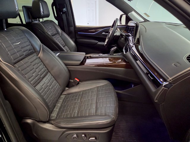 Used 2023 Cadillac Escalade Sport Platinum w/ LPO, ONYX Package AWD/4WD image 18