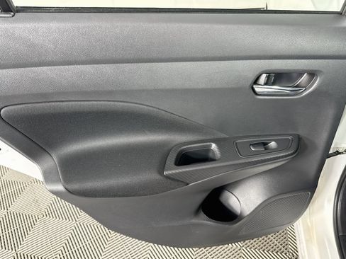 Used 2022 Nissan Versa SV FWD image 19