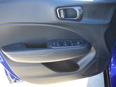 Used 2024 Hyundai Venue Limited image 10