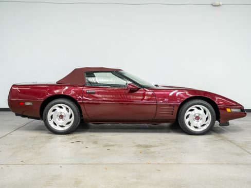 Used 1993 Chevrolet Corvette Convertible RWD image 17