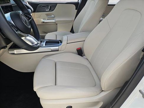 Used 2025 Mercedes-Benz GLB 250 image 15