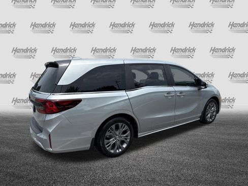 Used 2025 Honda Odyssey Touring image 10
