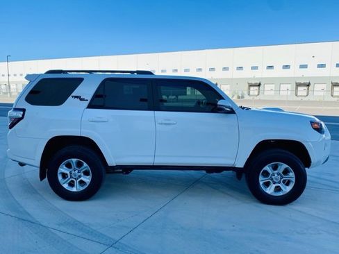 Used 2022 Toyota 4Runner TRD Off-Road Premium image 4