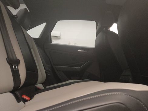 Used 2019 Volkswagen Jetta SE FWD image 19