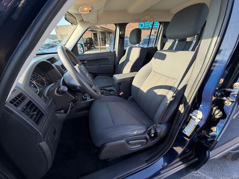 Used 2012 Jeep Liberty Sport image 11
